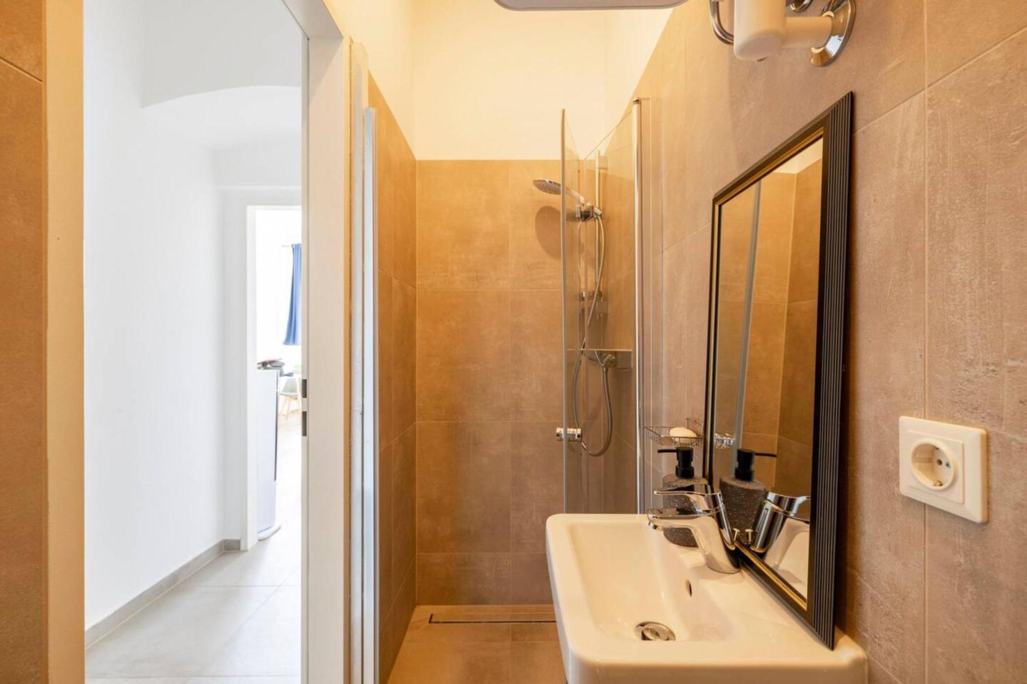Apartment Near Schoenbrunn & Metro Wiedeń Zewnętrze zdjęcie